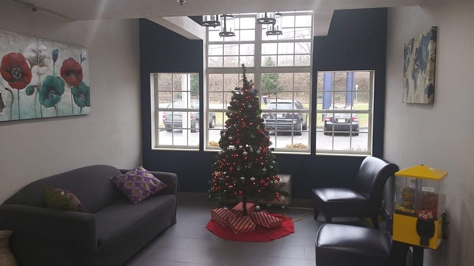 Lobby lounge