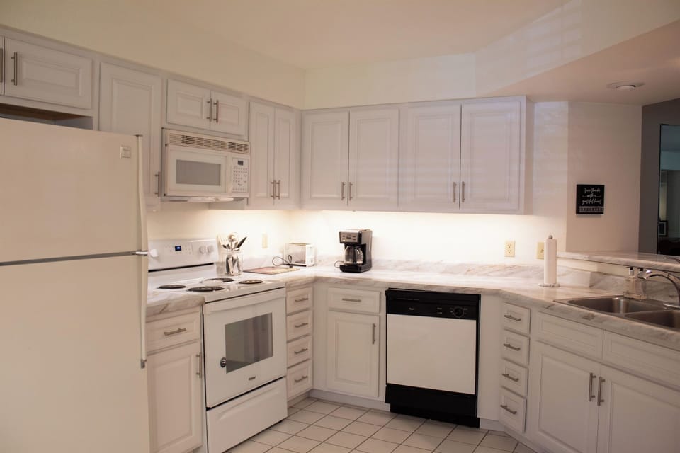 Full size kitchen.