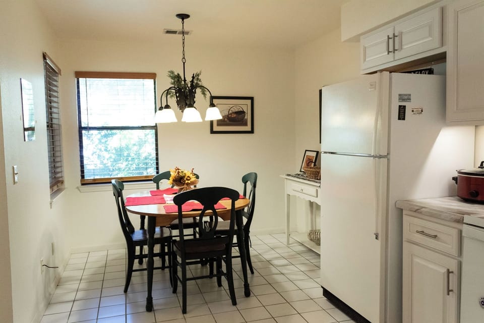 Breakfast nook with seating for 4.