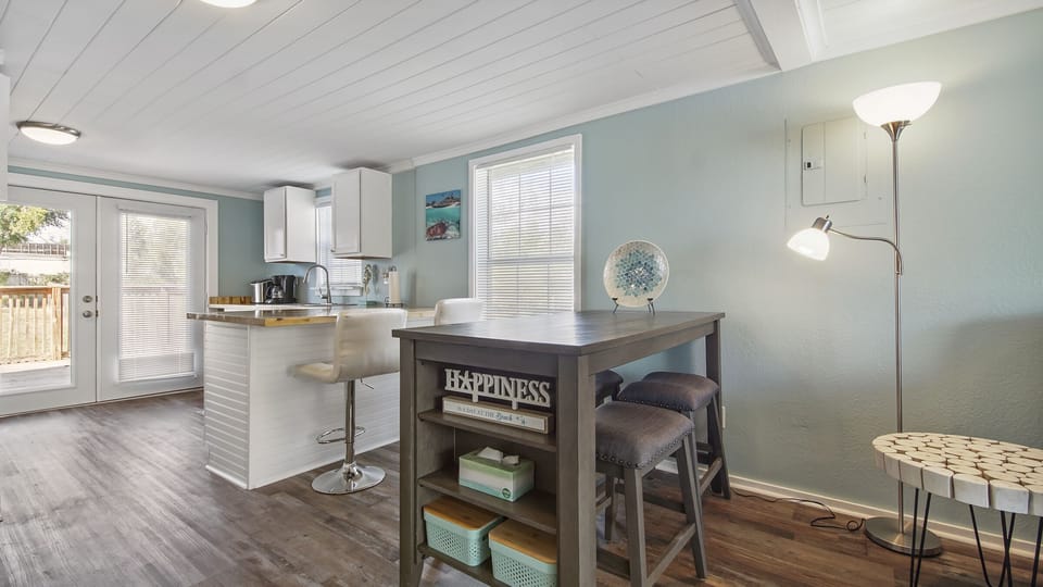 Ample lighting in this area between the eat in and living areas. 