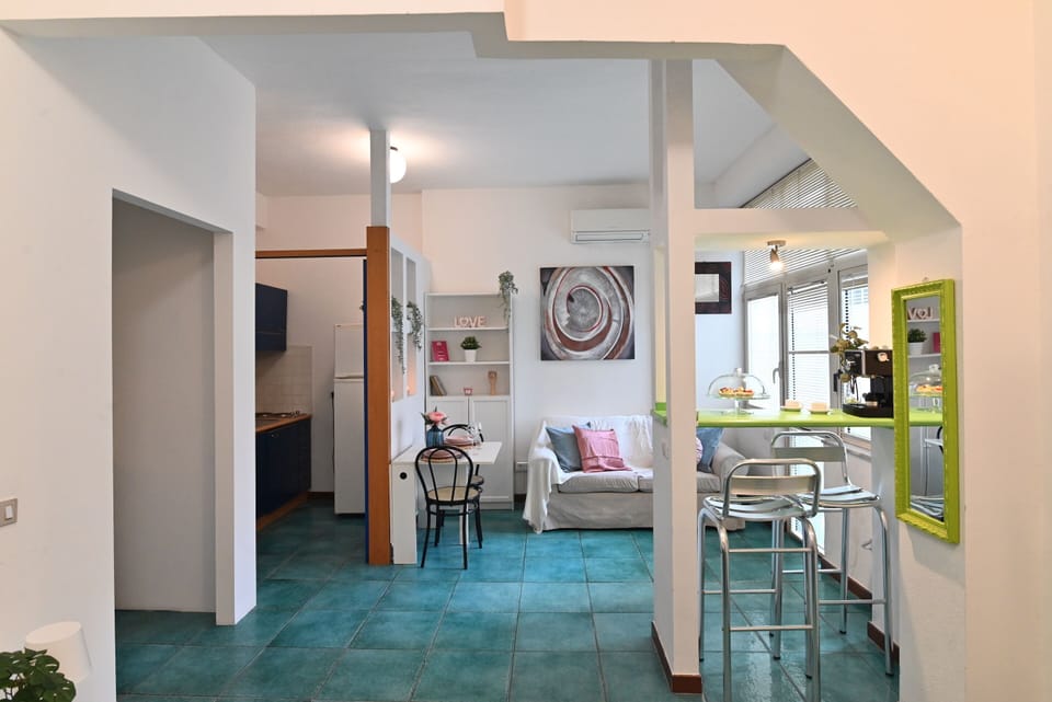 Basic Apartment | Living area