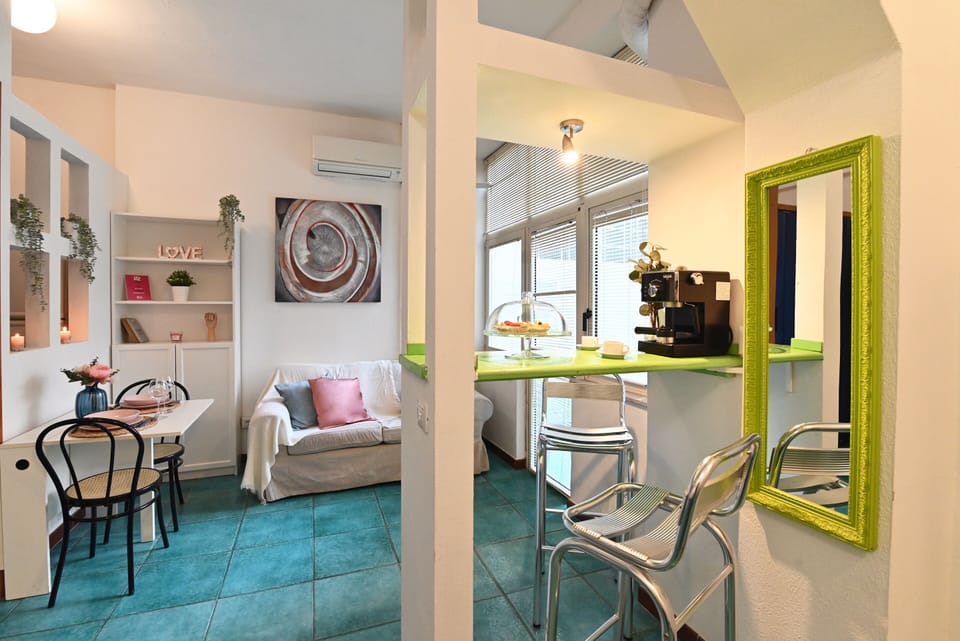 Basic Apartment | Living area