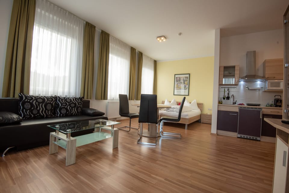 Comfort Studio (Premier Studio Appartement) | In-room safe, desk, iron/ironing board, free WiFi