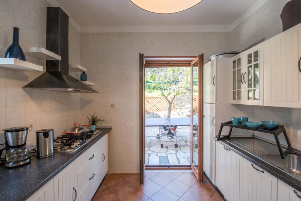 House | 4 bedrooms, high-speed internet
