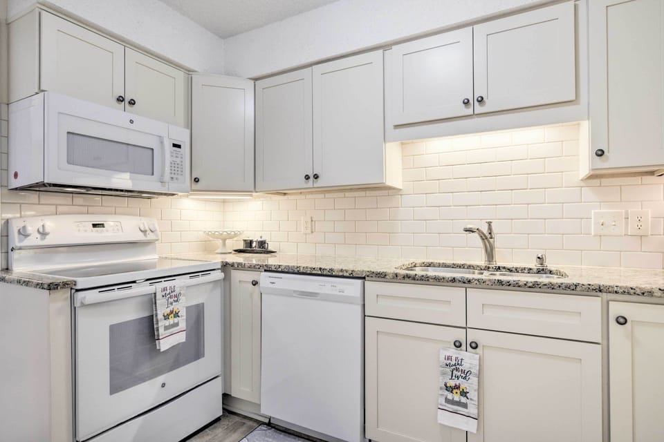 Kitchen | 1st Floor | Fully Equipped | Coffee Maker | Cooking Basics