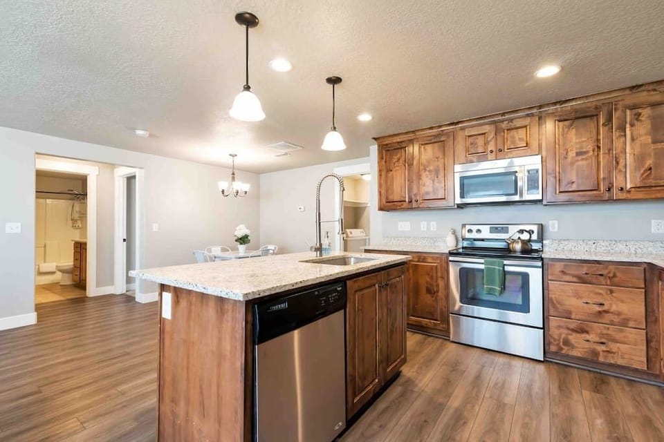 Sleepy Ridge Apt Kitchen and dining areas