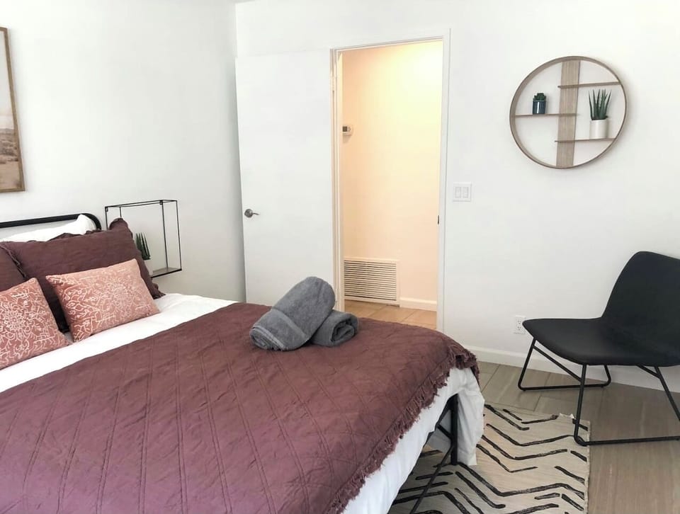 Guest bedroom #2- Queen bed