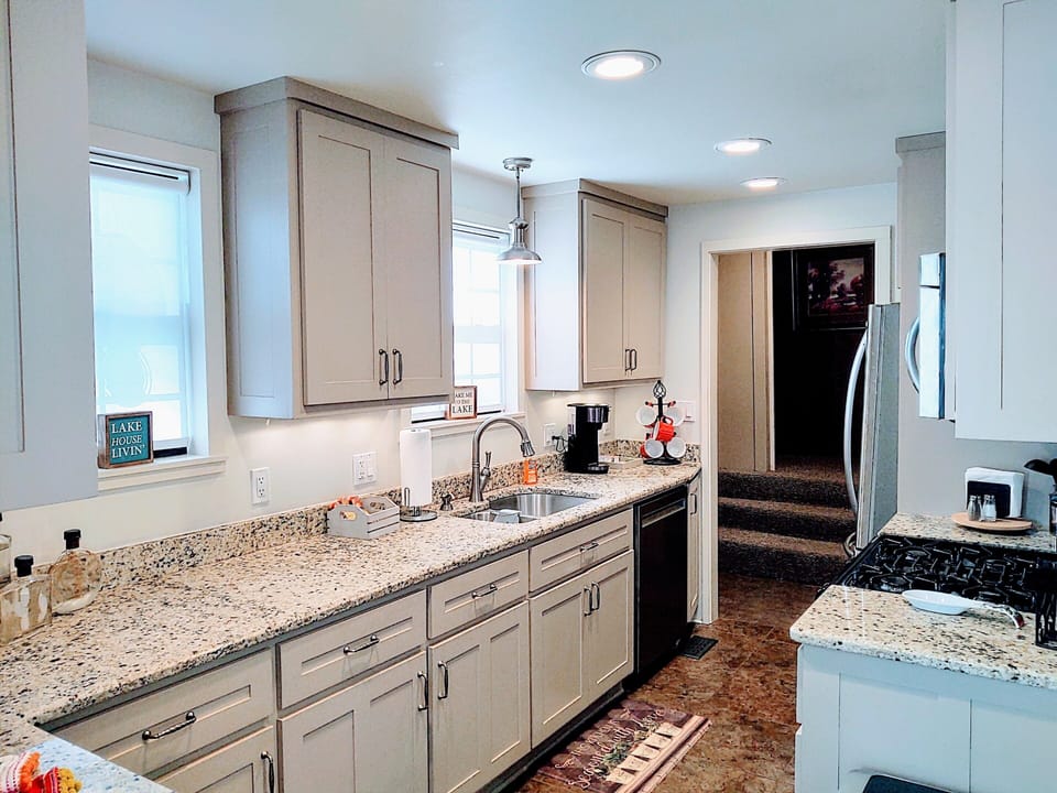 House | Private kitchen | Fridge, microwave, oven, stovetop