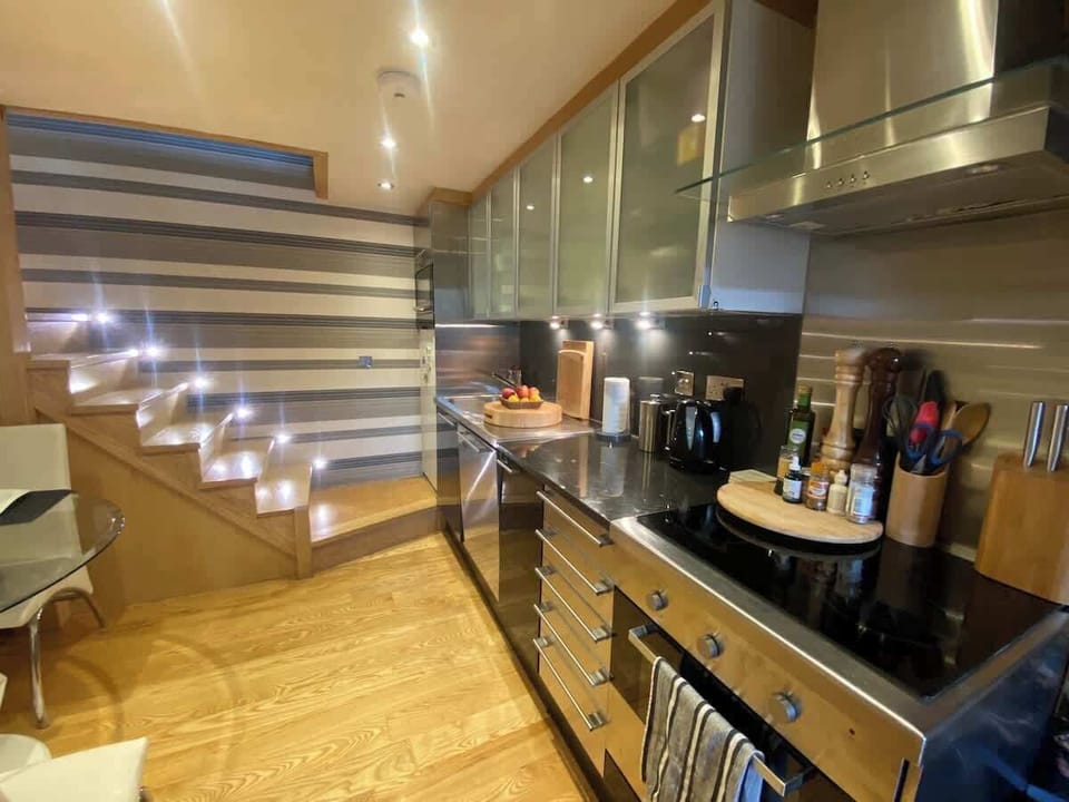 Kitchen/Dining Area
