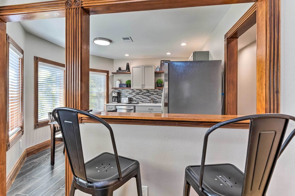 Kitchen | Breakfast Bar