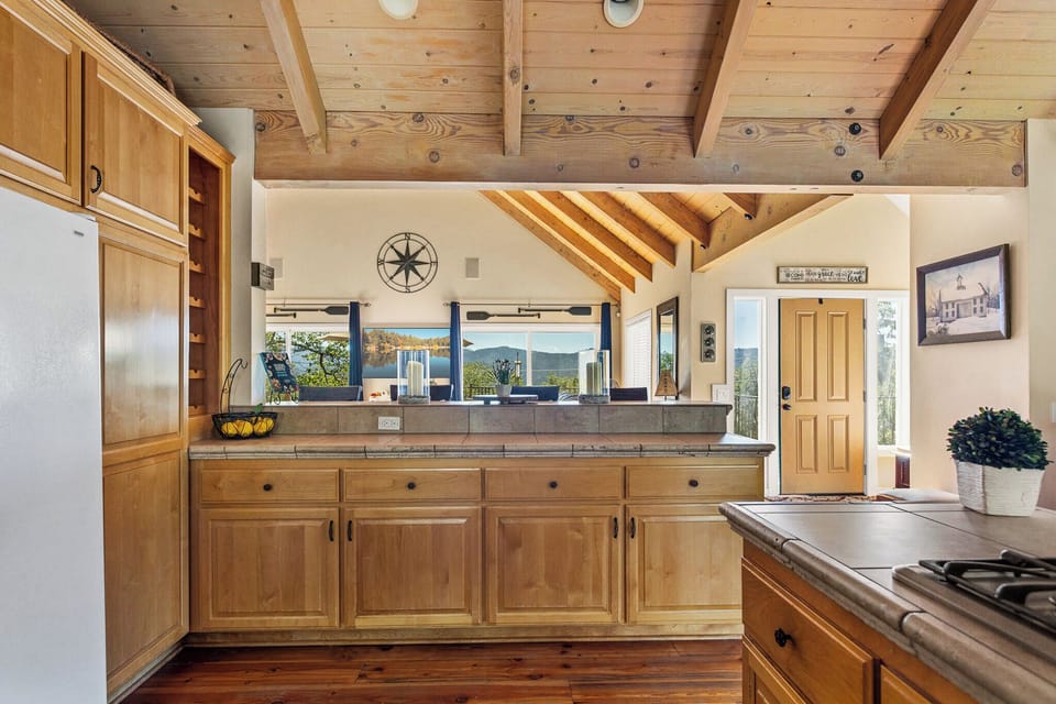 House, Multiple Beds, Patio, Mountain View (Bearfoot Lodge at Lake Arrowhead) | Private kitchen | Fridge, microwave, oven, stovetop