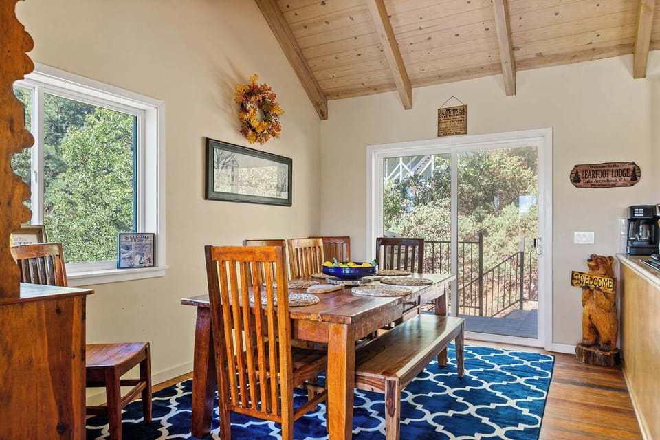 House, Multiple Beds, Patio, Mountain View (Bearfoot Lodge at Lake Arrowhead) | Dining