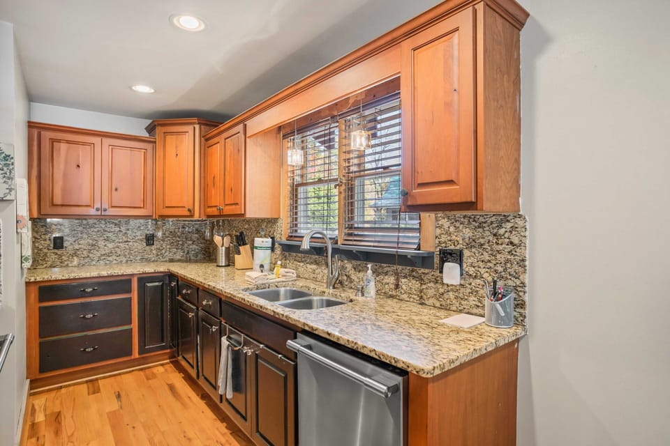 Granite Countertops in the Well Equipped Kitchen