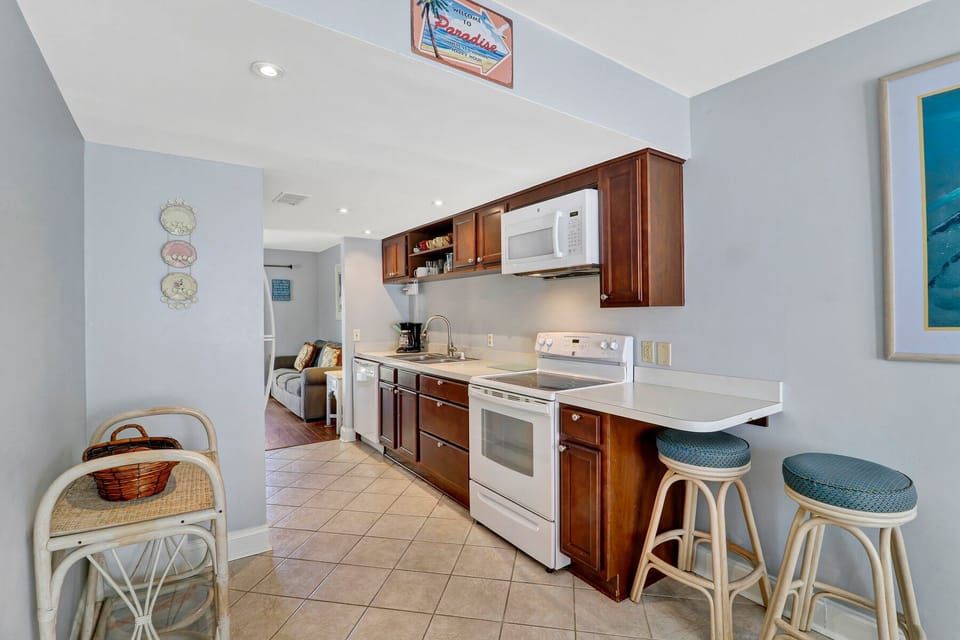 Fully equipped kitchen with all the comforts of home