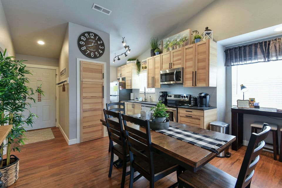 Condo, Multiple Beds, Balcony (Table Rock Lookout Duo) | Private kitchen | Coffee/tea maker
