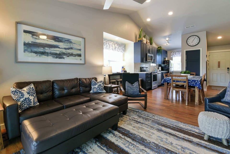 Condo, Multiple Beds, Balcony (Table Rock Lookout Duo) | Living area | 42-inch flat-screen TV with digital channels