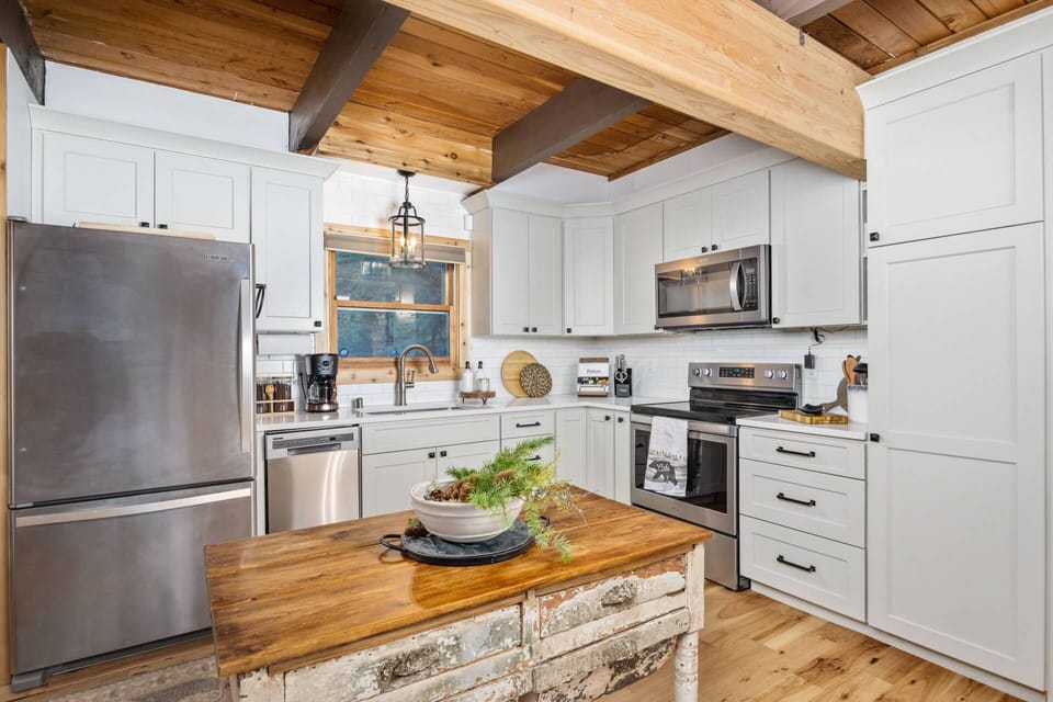 Cook delicious meals for breakfast, lunch, and dinner in this fully equipped kitchen.