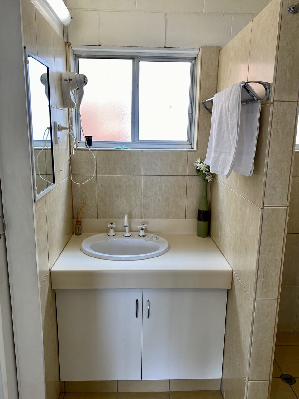 Bathroom sink