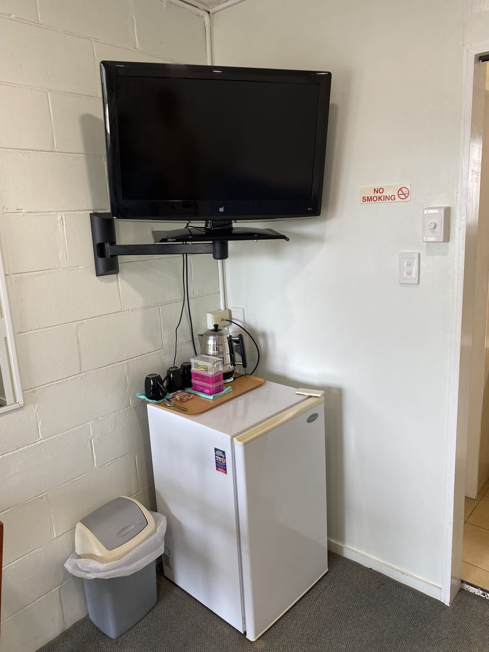 Desk, WiFi (free), bed sheets