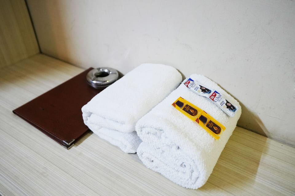 Deluxe Room | Desk, free WiFi, bed sheets