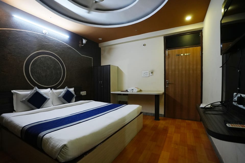 Deluxe Room | Desk, free WiFi, bed sheets