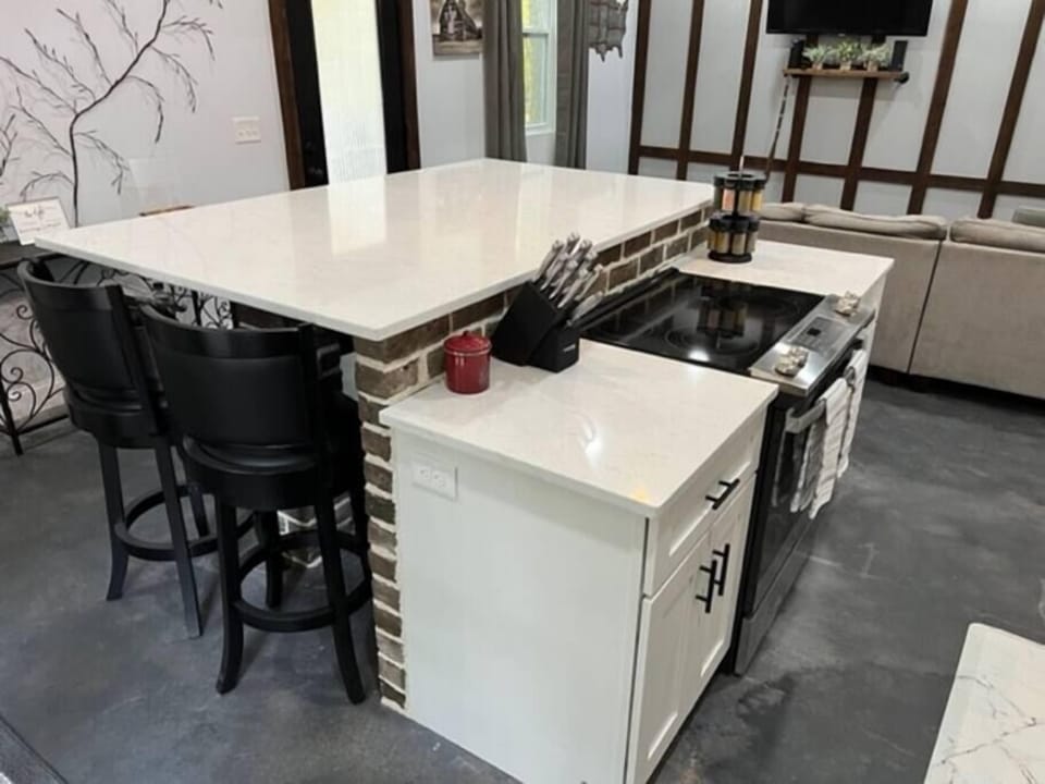 Kitchen table/bar
