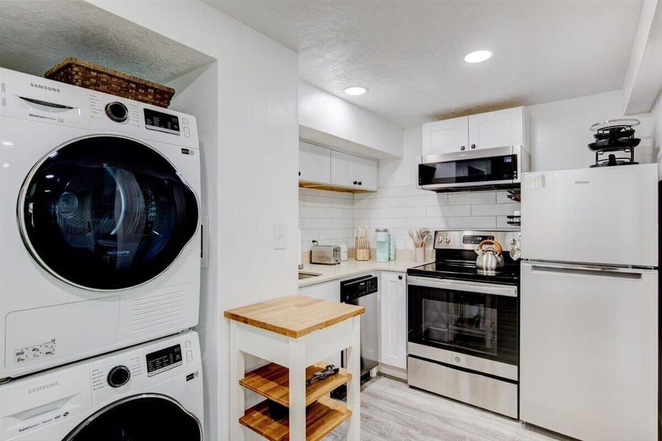 Washer/dryer in unit