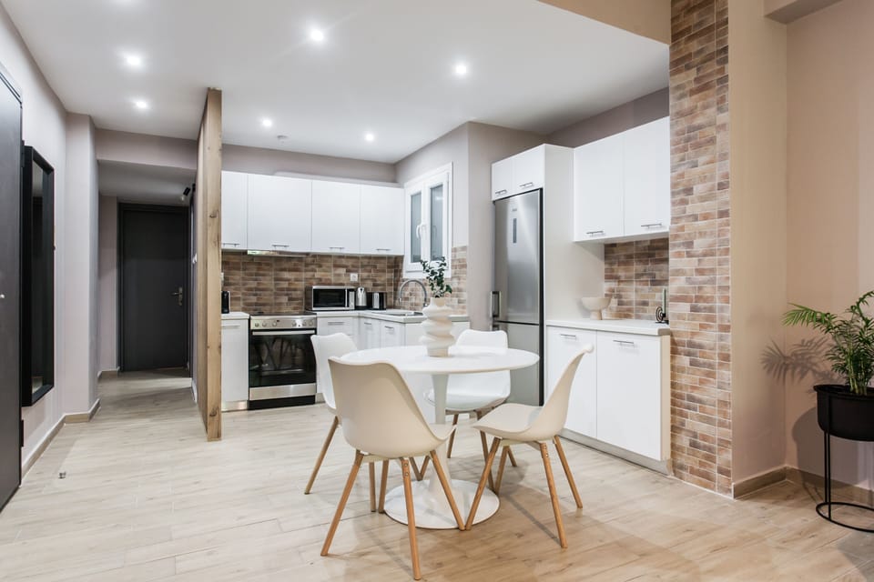 Standard Apartment | Private kitchen | Fridge, microwave, oven, espresso maker