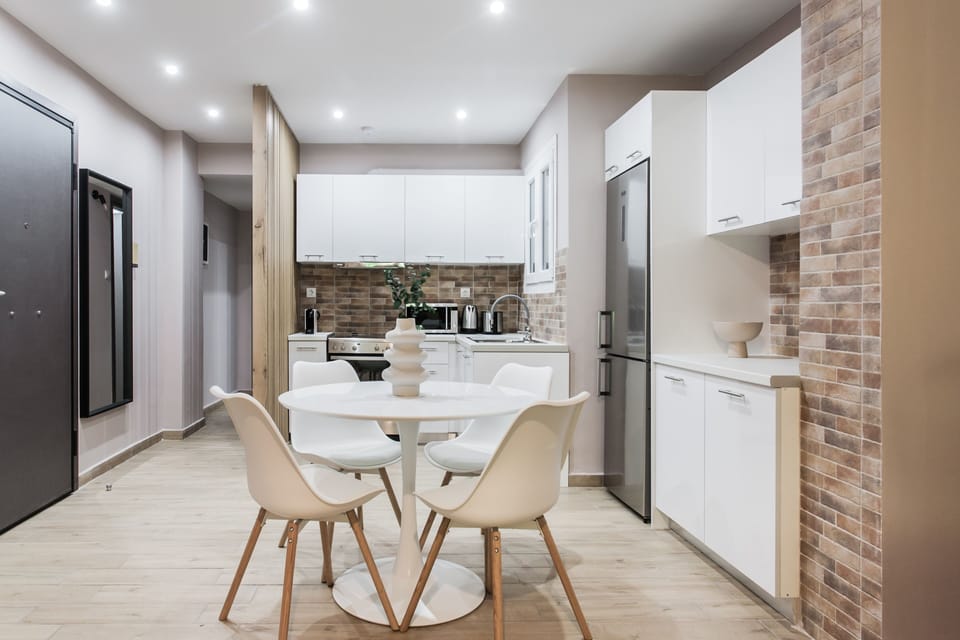 Standard Apartment | Private kitchen | Fridge, microwave, oven, espresso maker