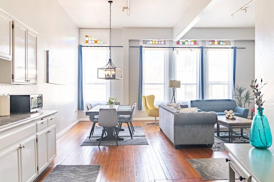 Enjoy your meals with friends and family or your coworkers while in town for a business conference.