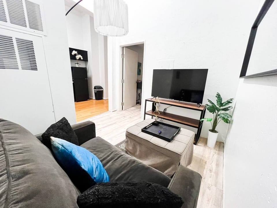 Welcome to your 700 sq ft. Suite with high ceilings.  Sit back and relax in the living room area that includes (1) sofa bed and (1) futon as well as 50 inch ROKU Smart TV