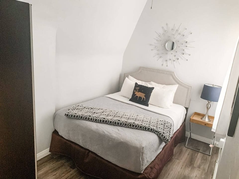 Bedroom No. 1: (1) Queen bed with all pillows, linens and blankets