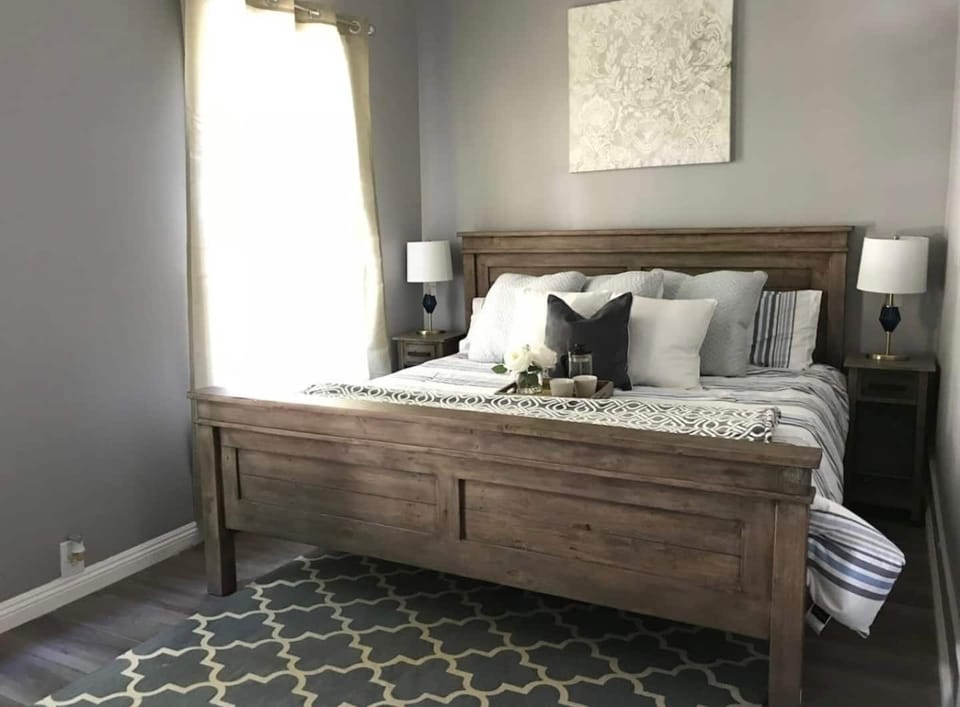 Bedroom No. 1: King bed with all pillows, linens and blankets and a 1st 50 in ROKU Smart TV