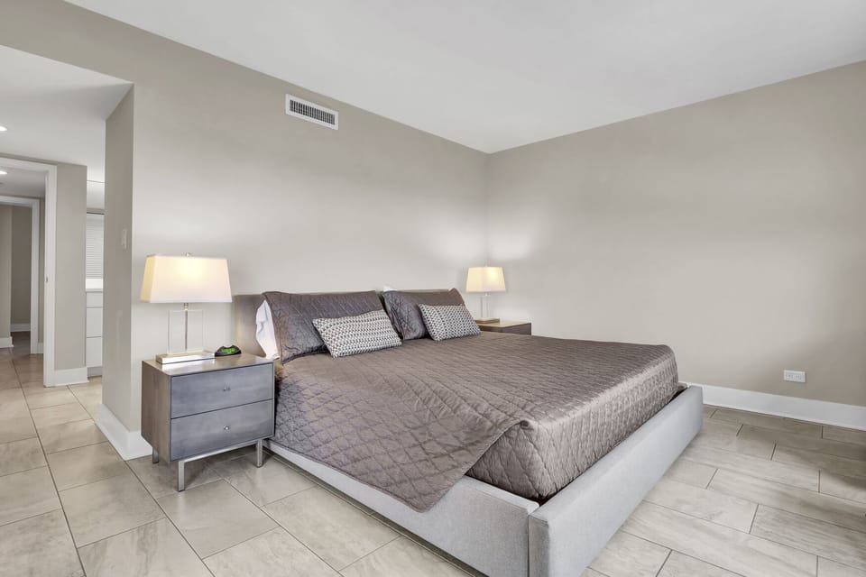 Master King Bed