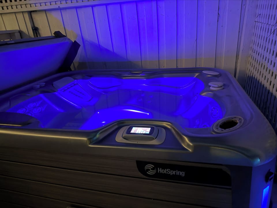 Indoor spa tub