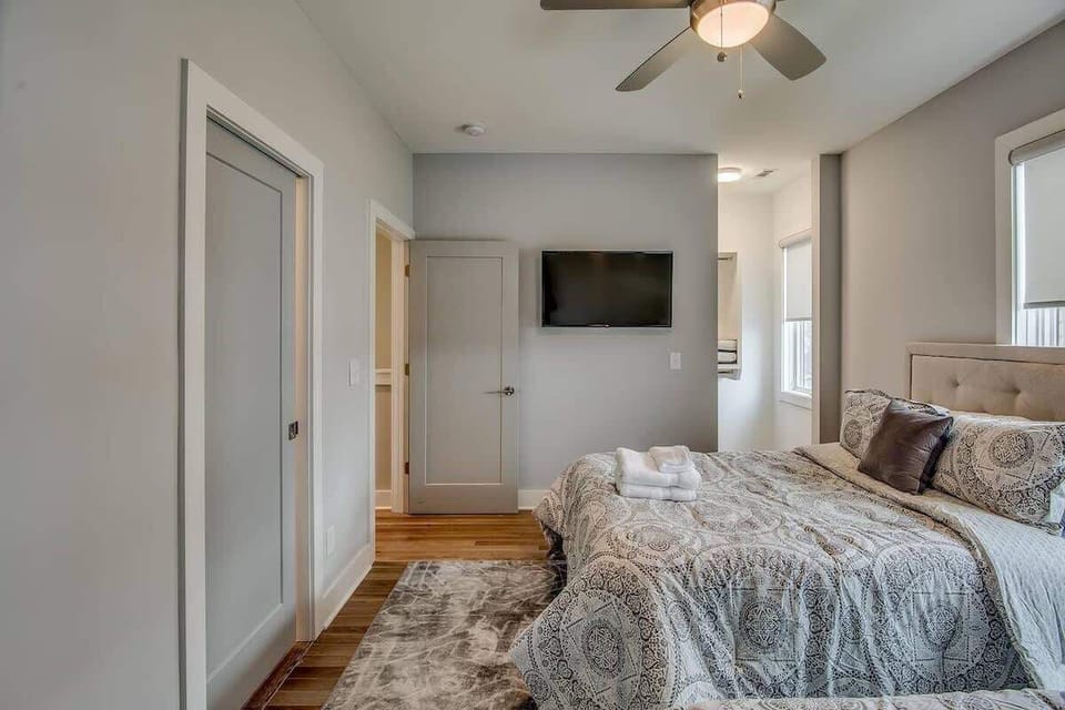 Bedroom 3 - 2 Queen Beds with private attached full bathroom
