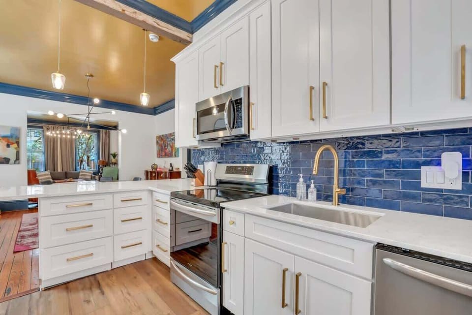 A view of the kitchen area!