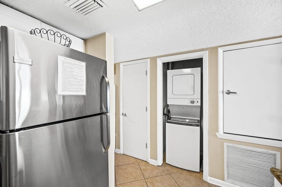 Washer/Dryer in Unit