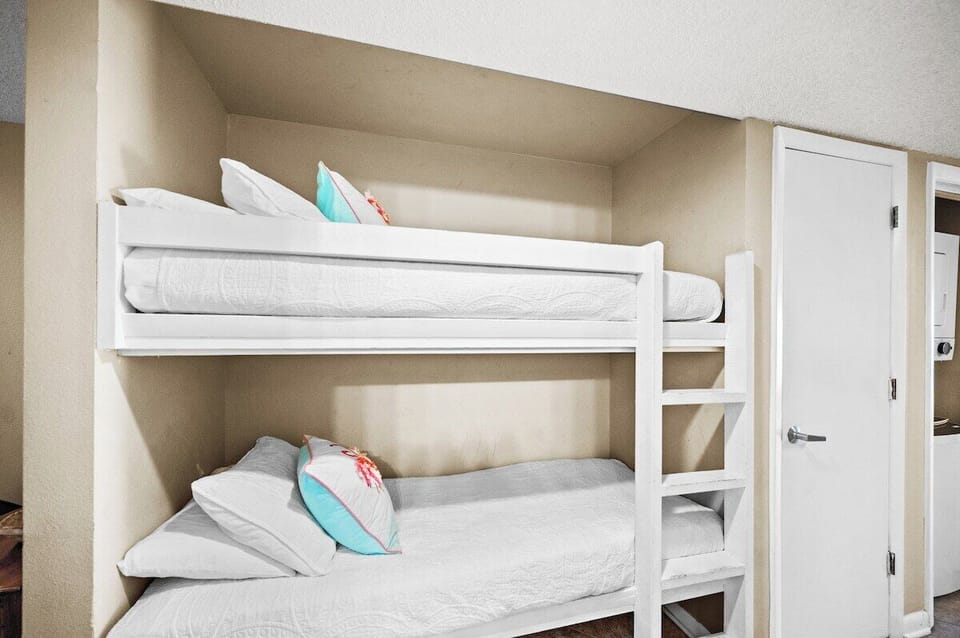 Hall Bunks