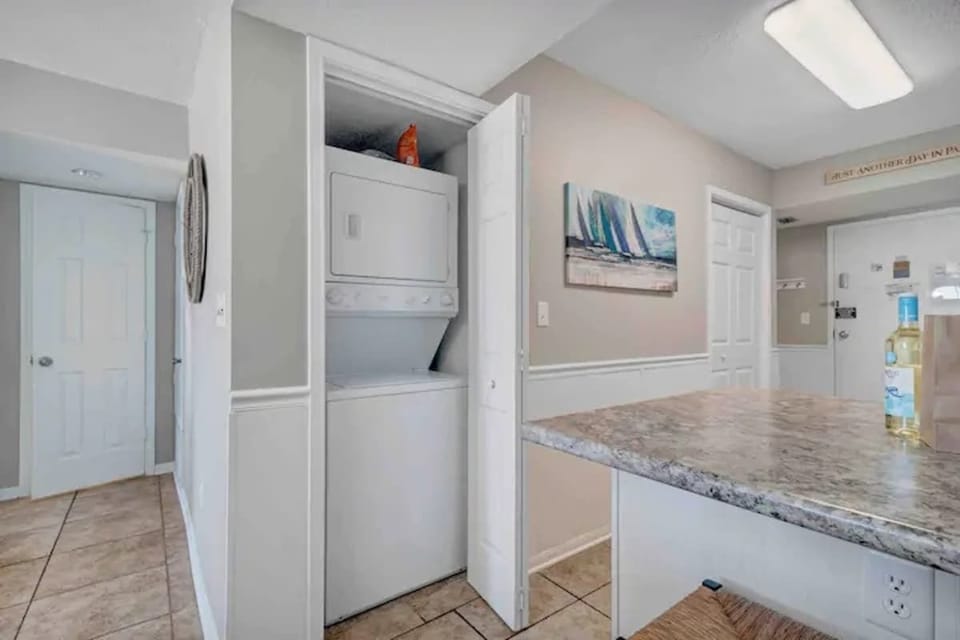 Washer/Dryer in Unit