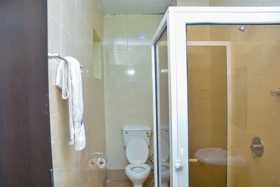 Business Suite | Bathroom
