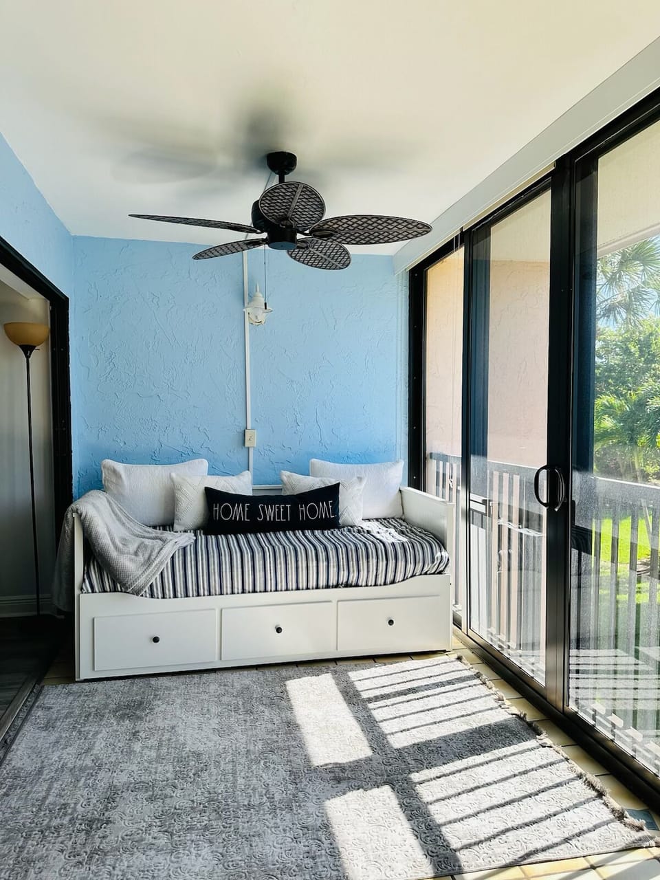 Reading nook daybed that turns into king sleeper