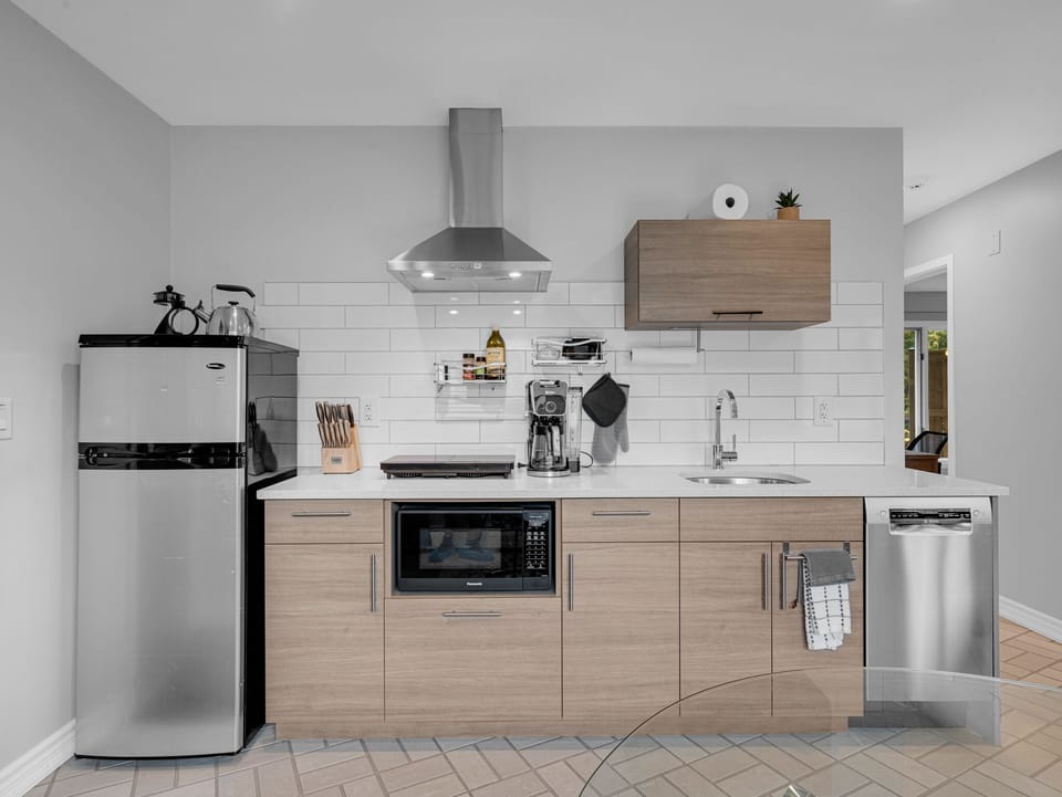 Fully equipped kitchenette