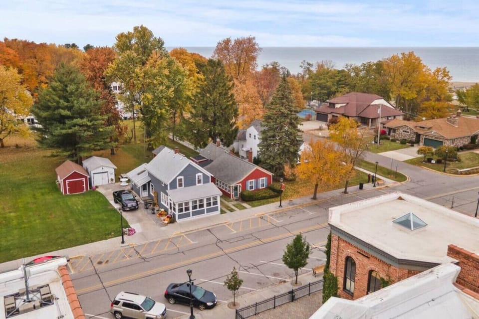 Aerial Photo (just 2 blocks from the beach!)