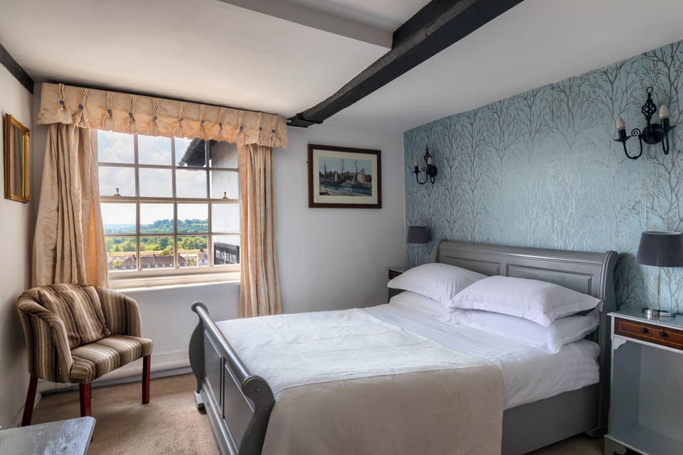 Comfort Room | Desk, iron/ironing board, free WiFi, bed sheets