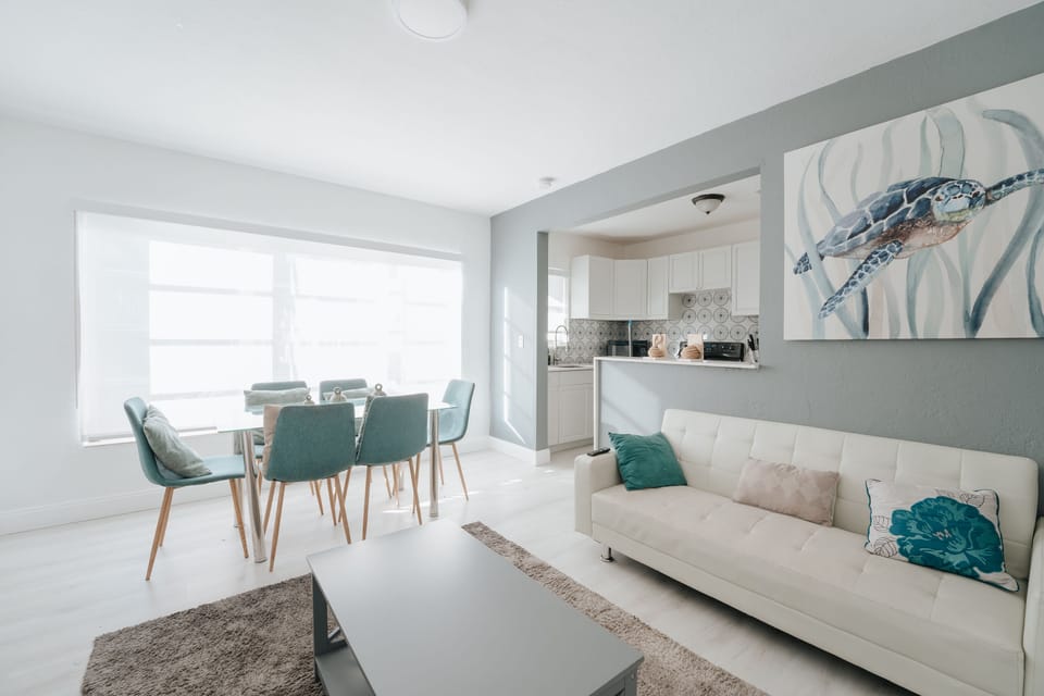 Deluxe Room, Multiple Beds, Non Smoking | Living room | 50-cm Smart TV with digital channels, TV, Netflix