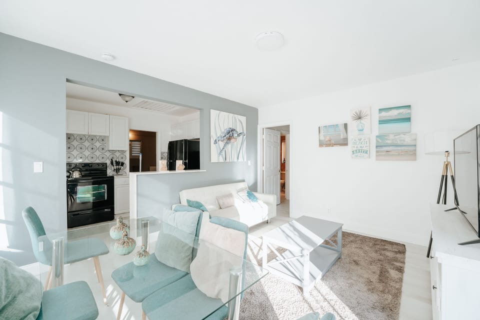 Deluxe Room, Multiple Beds, Non Smoking | Living room | 50-cm Smart TV with digital channels, TV, Netflix