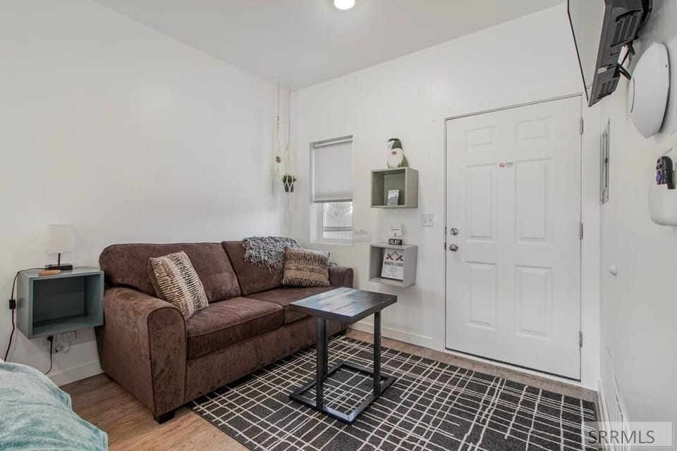 Balcony Suite | Free WiFi, bed sheets