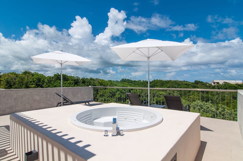 Outdoor spa tub