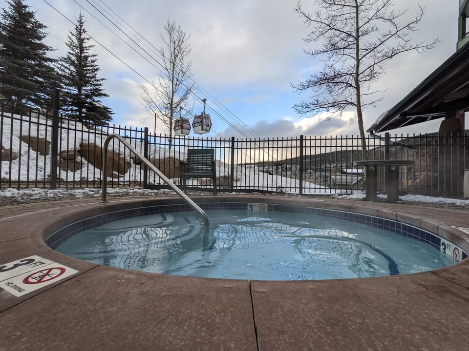 4 hot tubs accessible to guests of Zephyr!